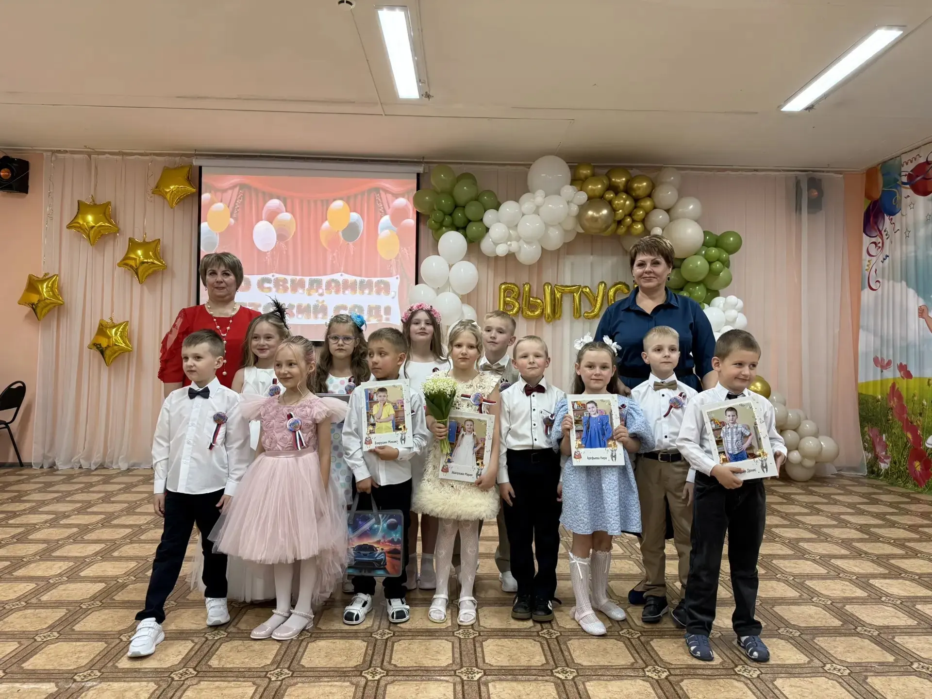 29 мая в нашем детском саду прошли выпускные балы в группах "Вишенка" и "Ежевичка".  Бы...