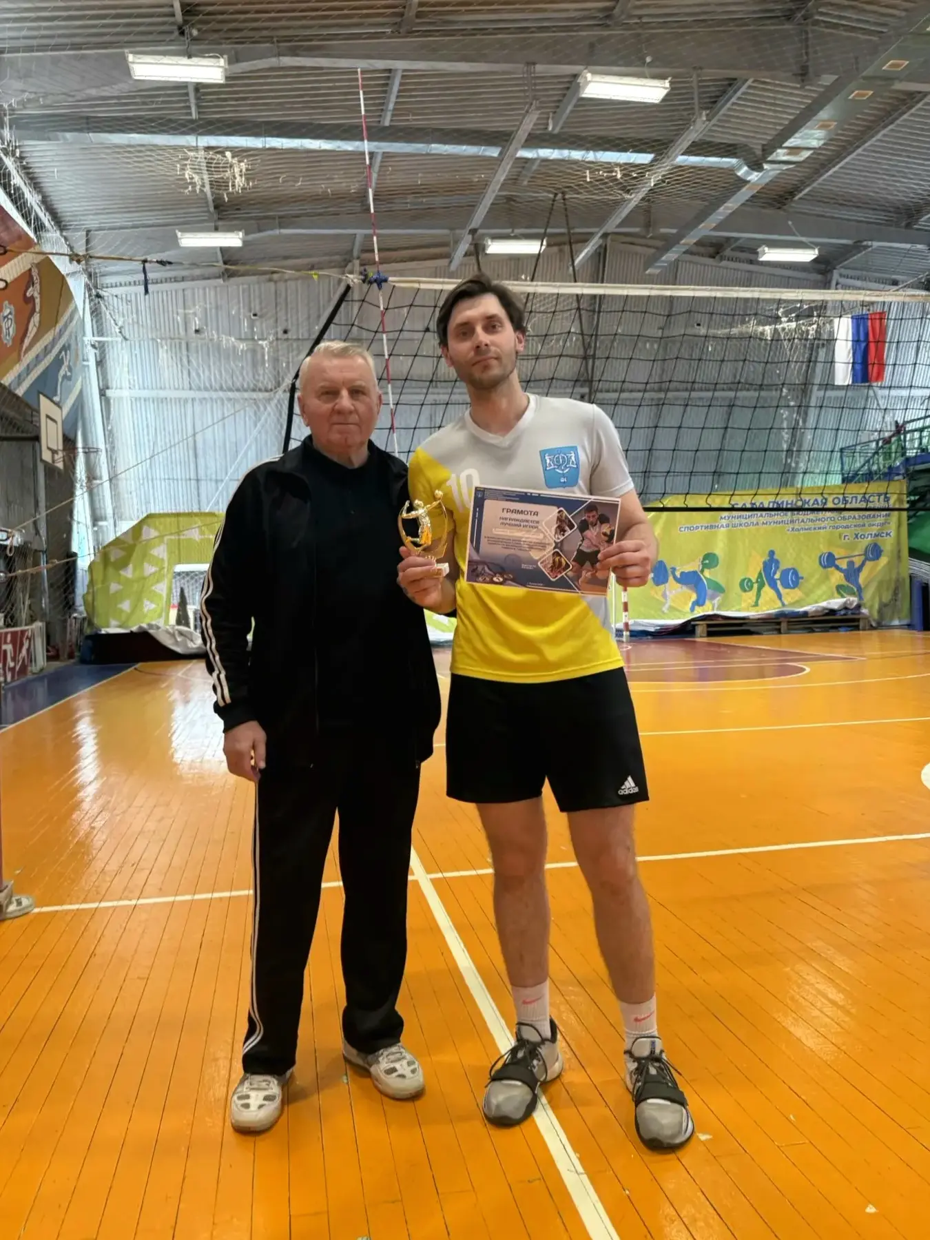 🏐 Серебро с отливом золота: сборная «Университет» заняла второе место в турнире по волейболу!  В Хол