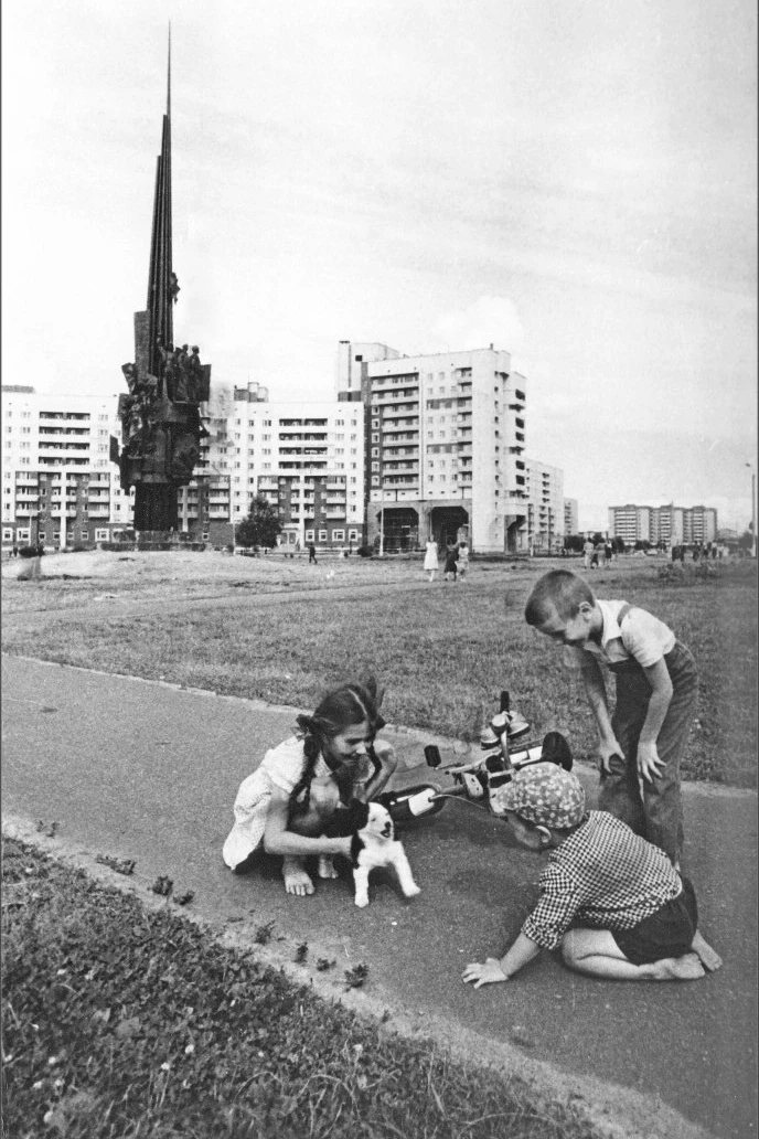 😇 Ретро фотографии Северодвинска. Улица Ломоносова и площадь Корабелов (ныне Пашаева)....