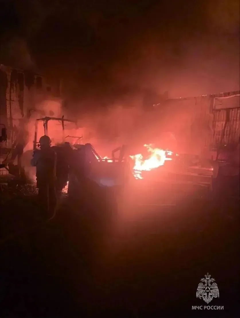Открытое горение в ангаре ликвидировано