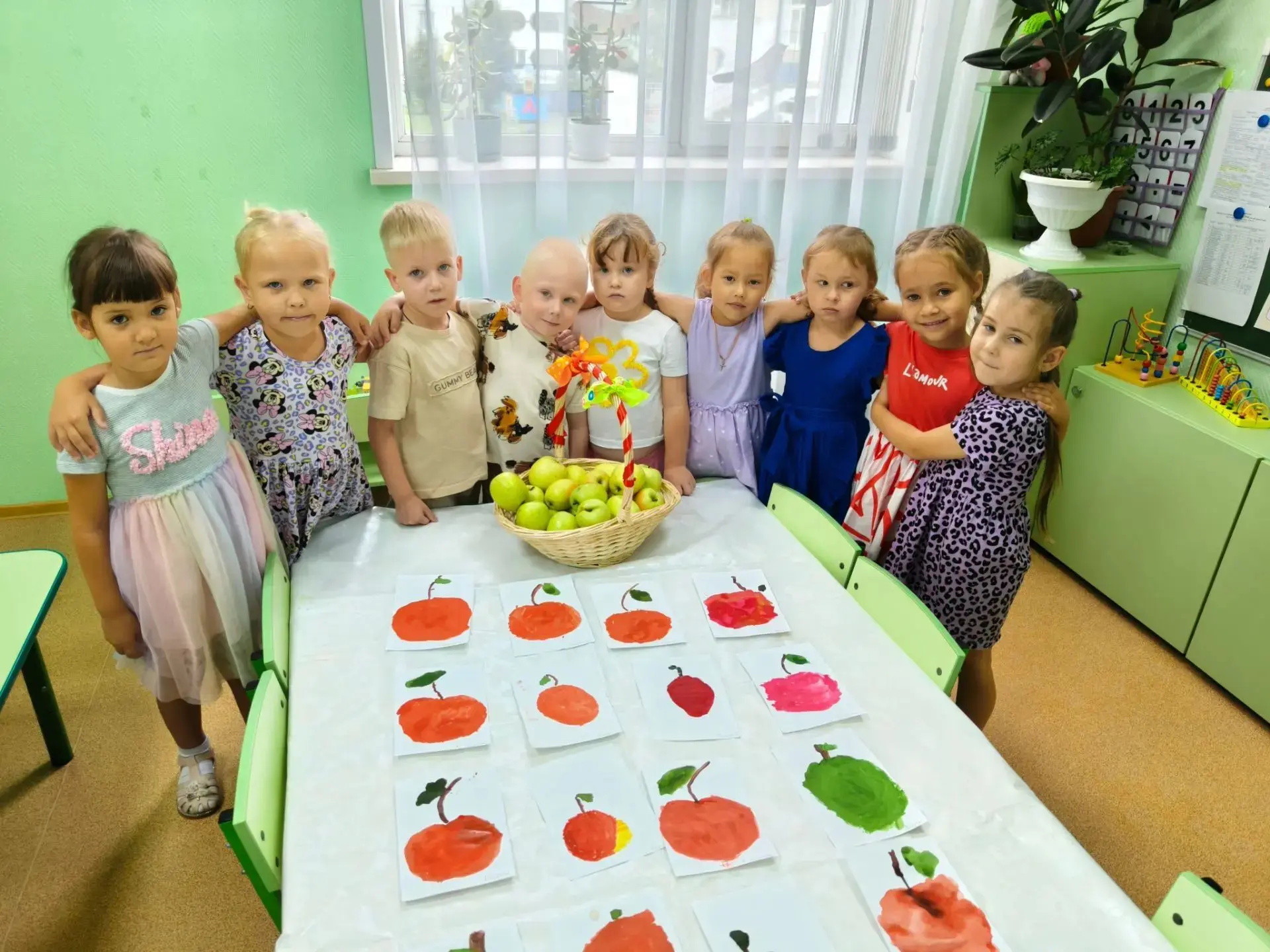 Яблочный Спас в детском саду: рисуем с душой!