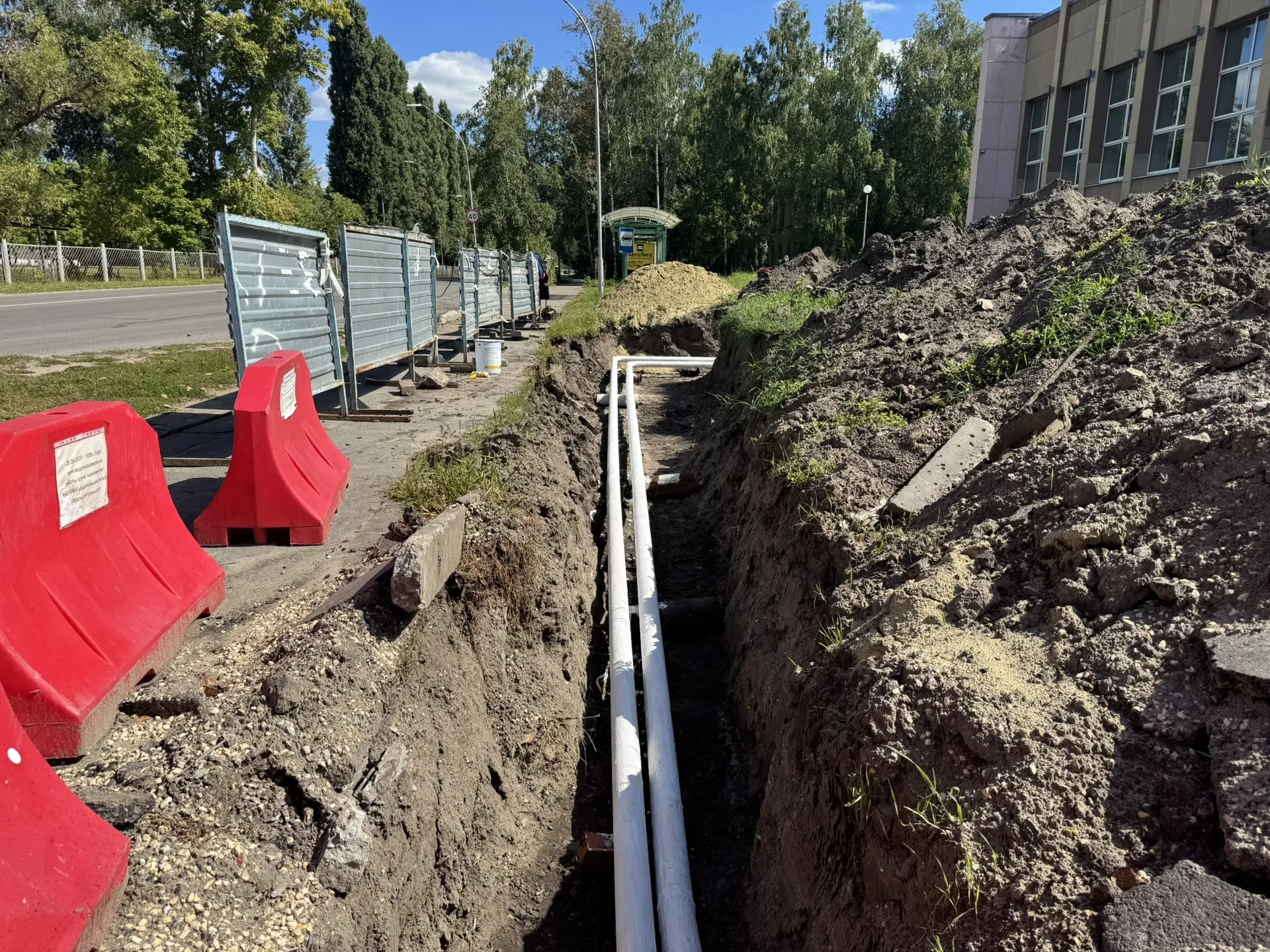 📍В районе городского бассейна на улице им. М.В. Проценко провели работы по прокладке н...
