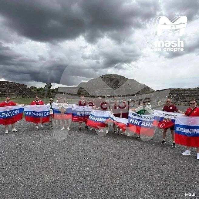 🇷🇺 Болельщики из Югры развернули российский флаг на чемпионате мира 

Чемпионат проходит в Мексике