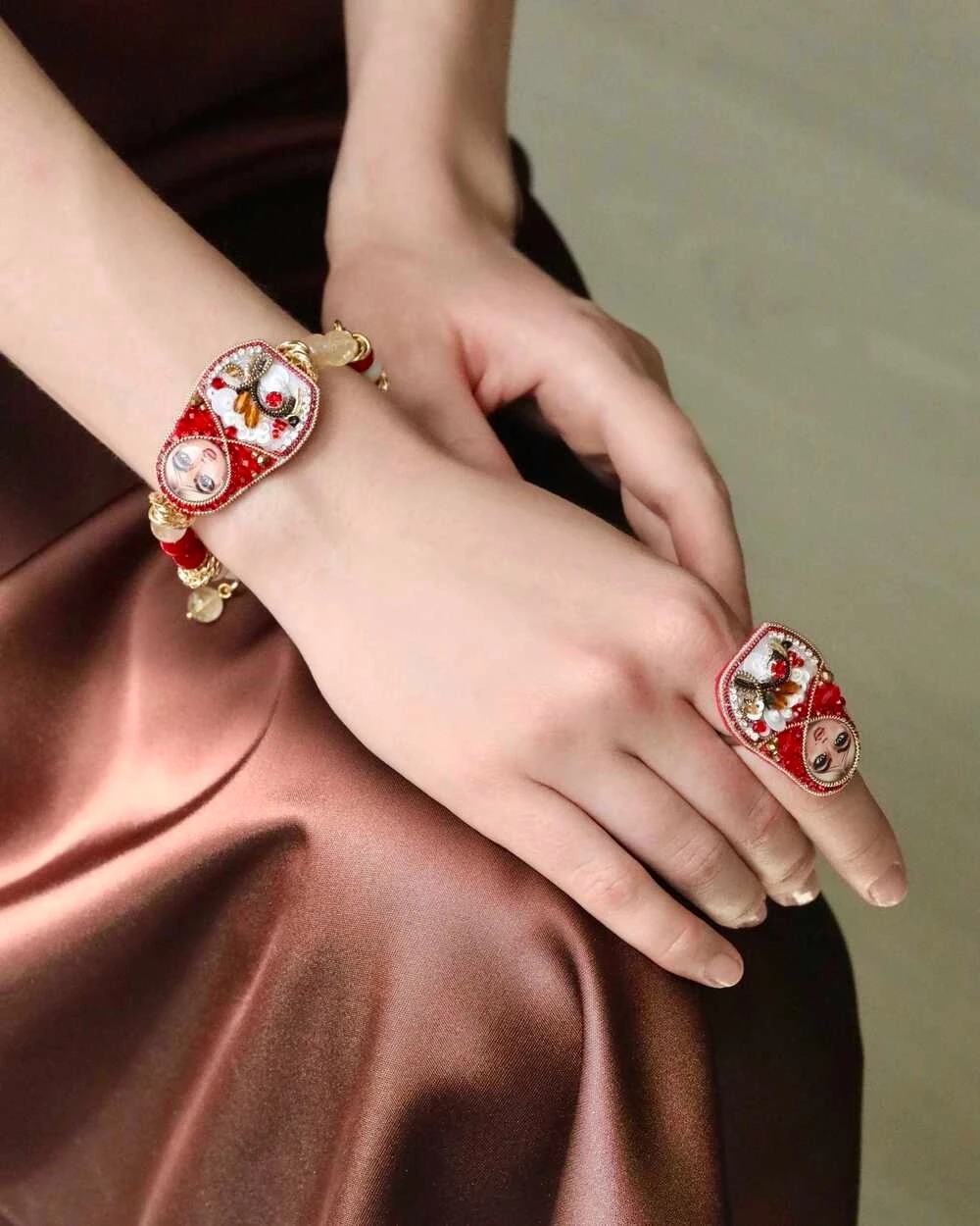 Хотите добавить изюминку в свой образ? ❤️

Загляните в интернет‑магазин Brill Accessories — там куча