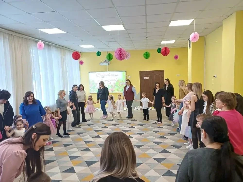 В преддверии праздника Весны, воспитанники средней группы "Семицветики" дошкольного отделения "Солны