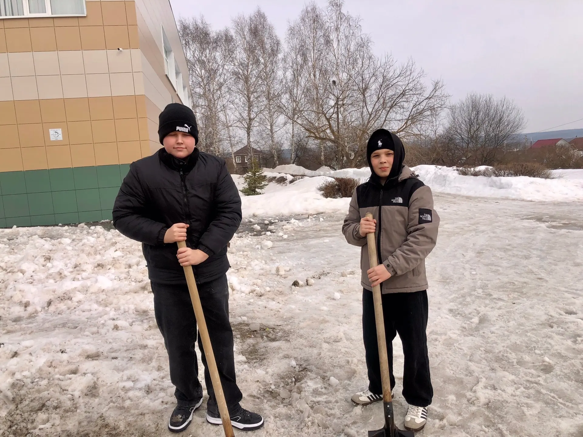 Школа с. Засечное: Весенний субботник/Приглашаем еще!  Снега в этом году так много, что зимние  субб