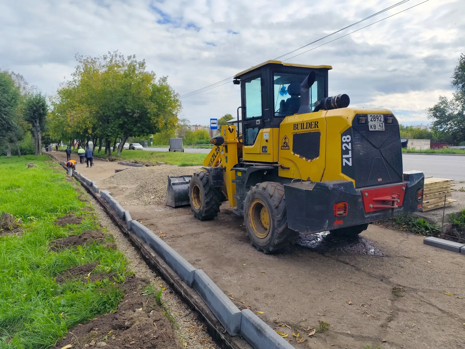 В Кирово-Чепецке продолжается ремонт тротуаров