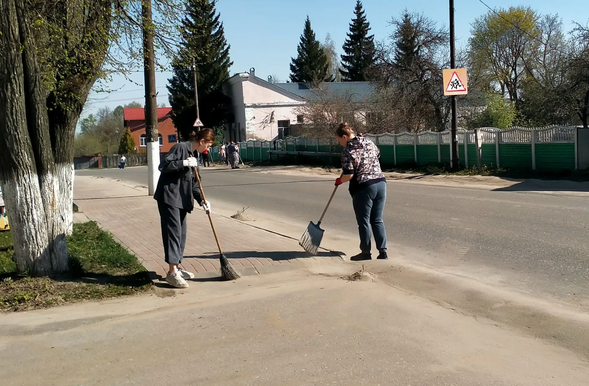 Вчера, 06 мая 2026 г., работники АТО р.п. Вача в полном составе вышли на общероссийский субботник. С