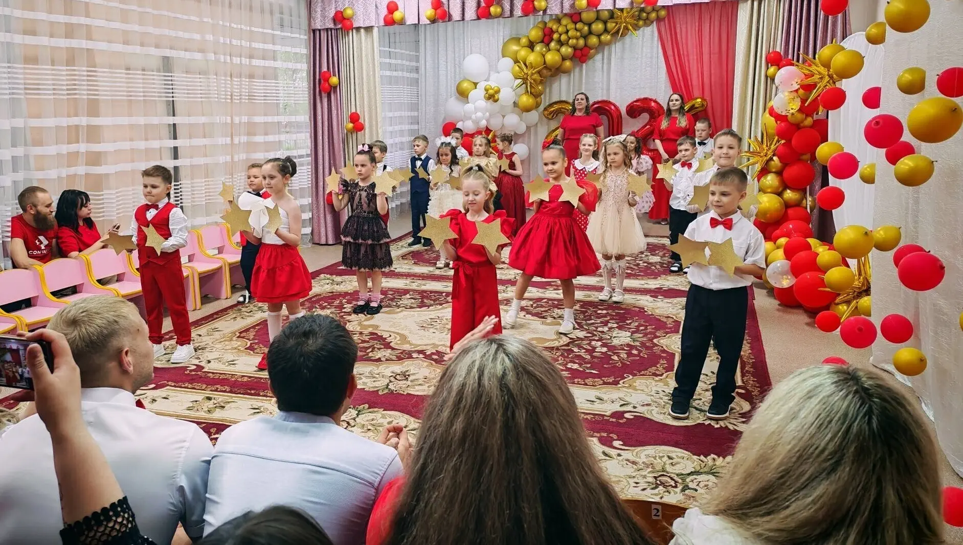 📌Сегодня — особенный день в нашем детском саду: прошли долгожданные выпускные балы! 💐