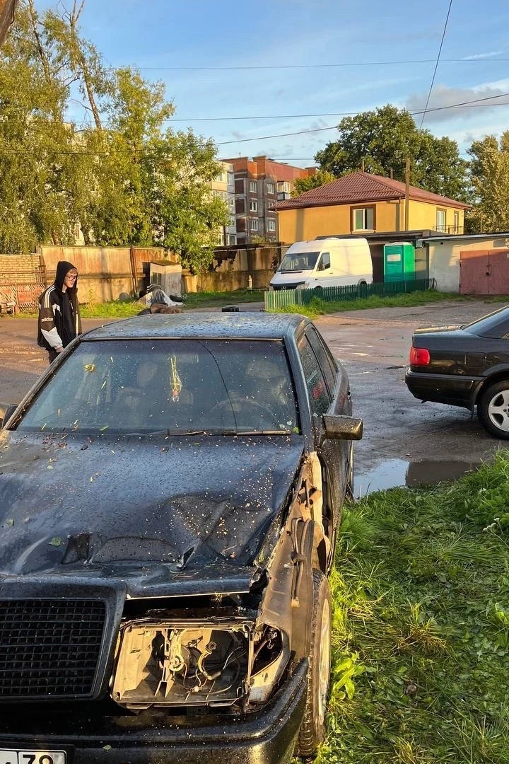 124 мерс, 2.3 бензин автомат
