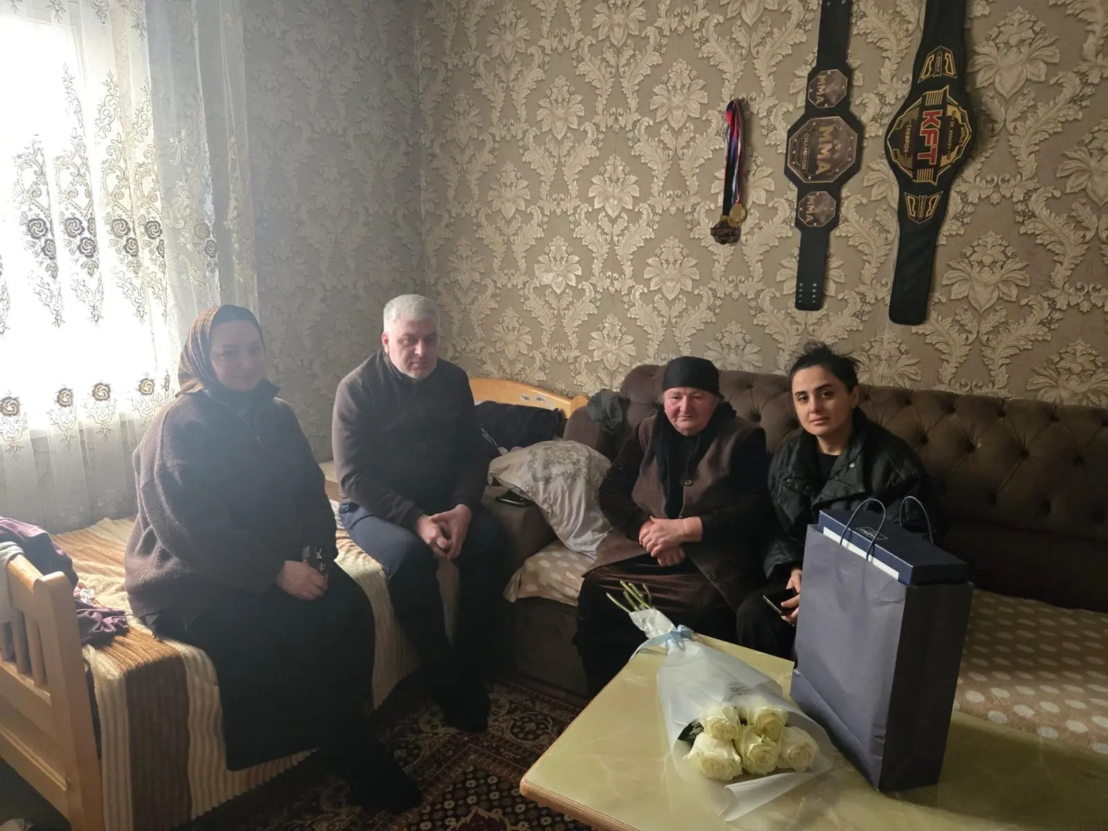 Директор УСЗН Каякентского района поздравил семьи участников спецоперации с праздником ...