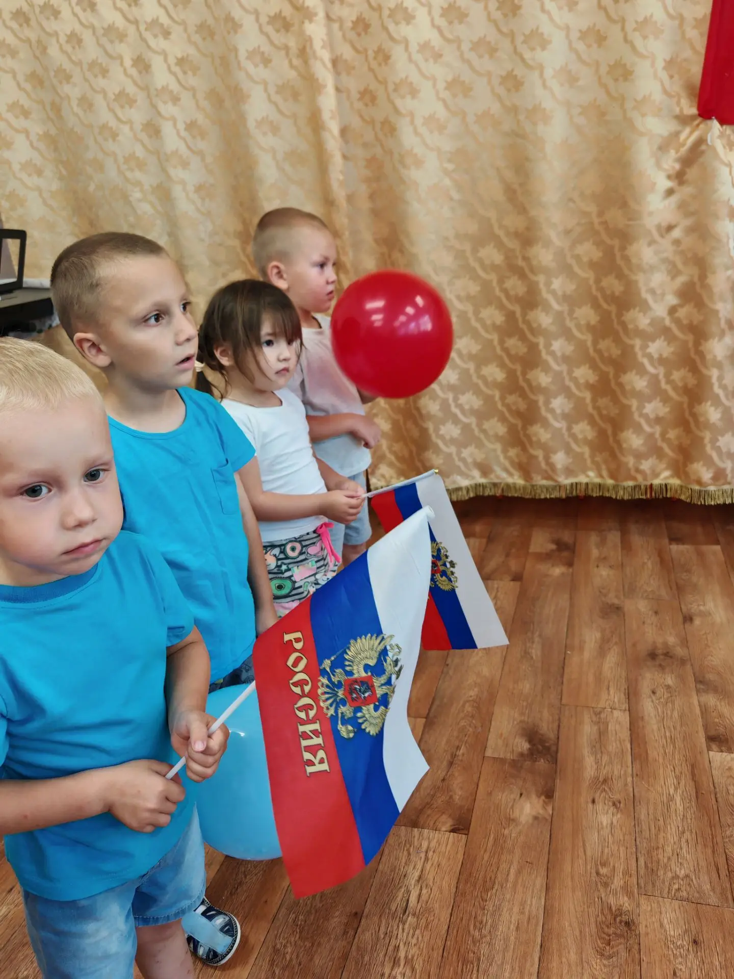 🇷🇺 Наш яркий триколор: День флага!