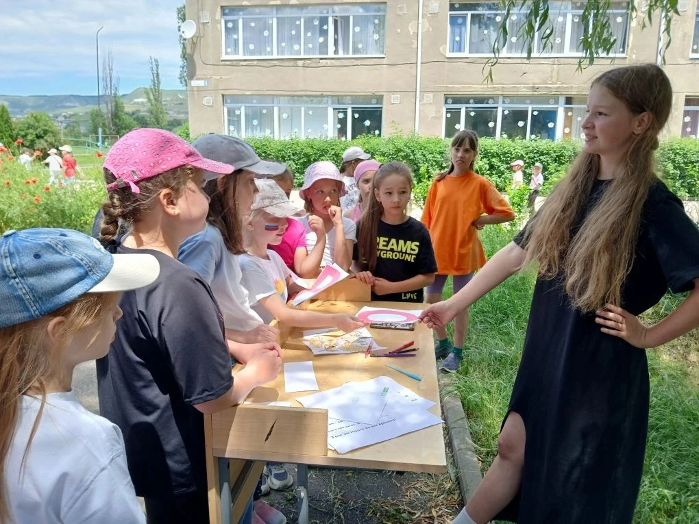 Предпраздничное настроение в летнем пришкольном лагере!

12 июня мы отмечаем День России — а наши юн