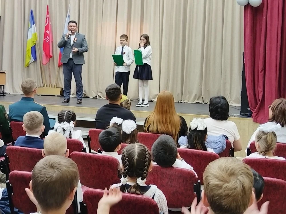 В Сотниковской школе состоялся трогательный и душевный концерт «Сквозь года звенит Победа», который 