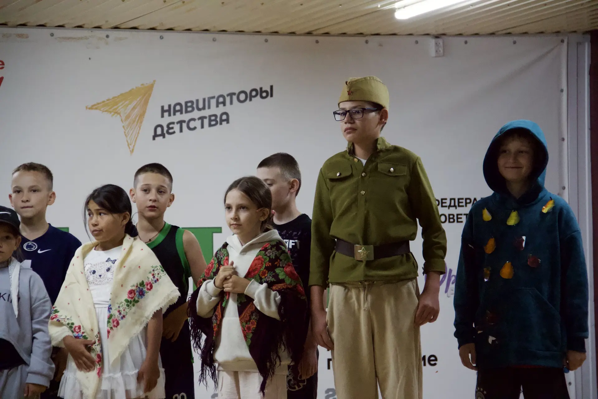 В День России у нас прошёл «Конкурс патриотической песни». Ребята не только пели, но и подготовили ц