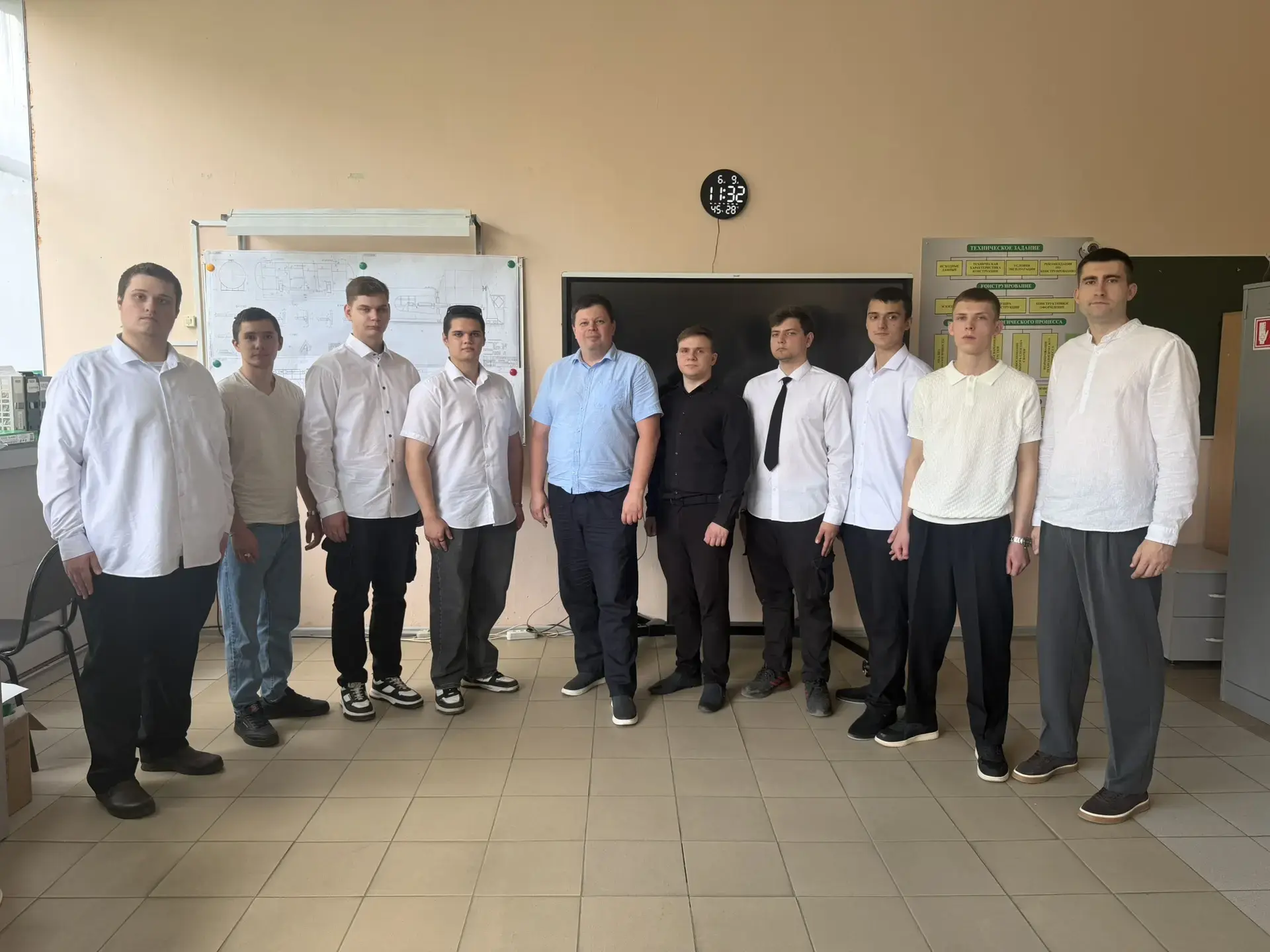Финальный рубеж пройден 👍

В учебном комплексе промышленных технологий продолжается череда защит вы