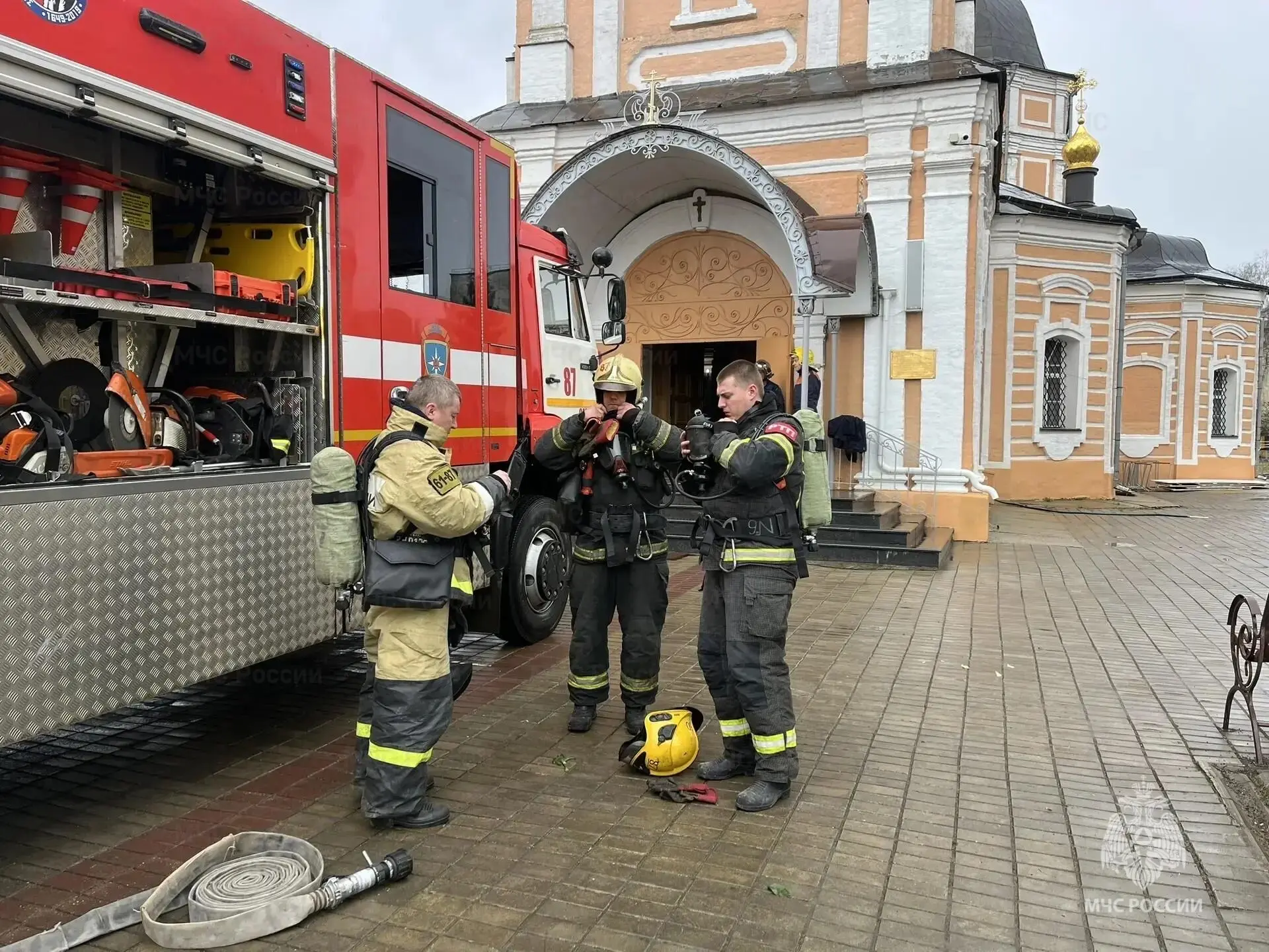 📌Пожарные Сергиева Посада отработали пожарно-тактические учения в храме  В преддверии Светлого Христ
