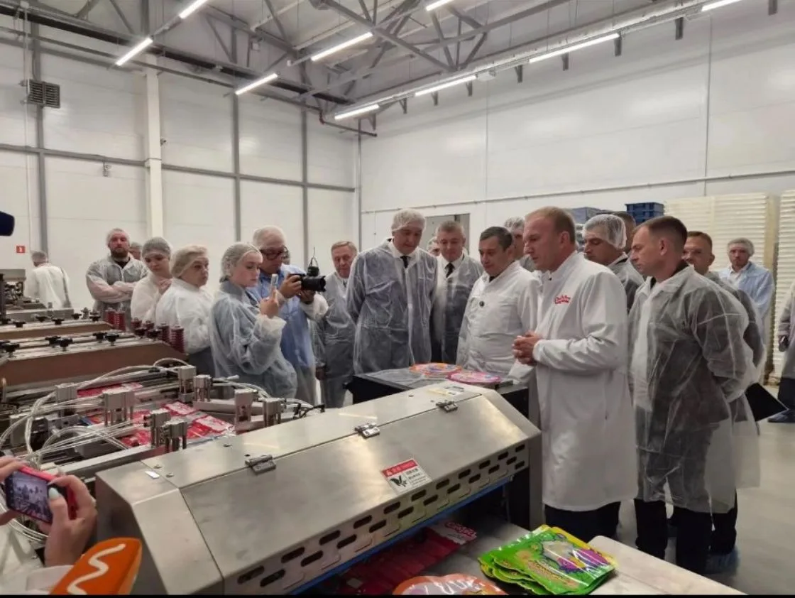 🏭 Вчера губернатор Курской области Александр Хинштейн работал в Курском районе — он по...
