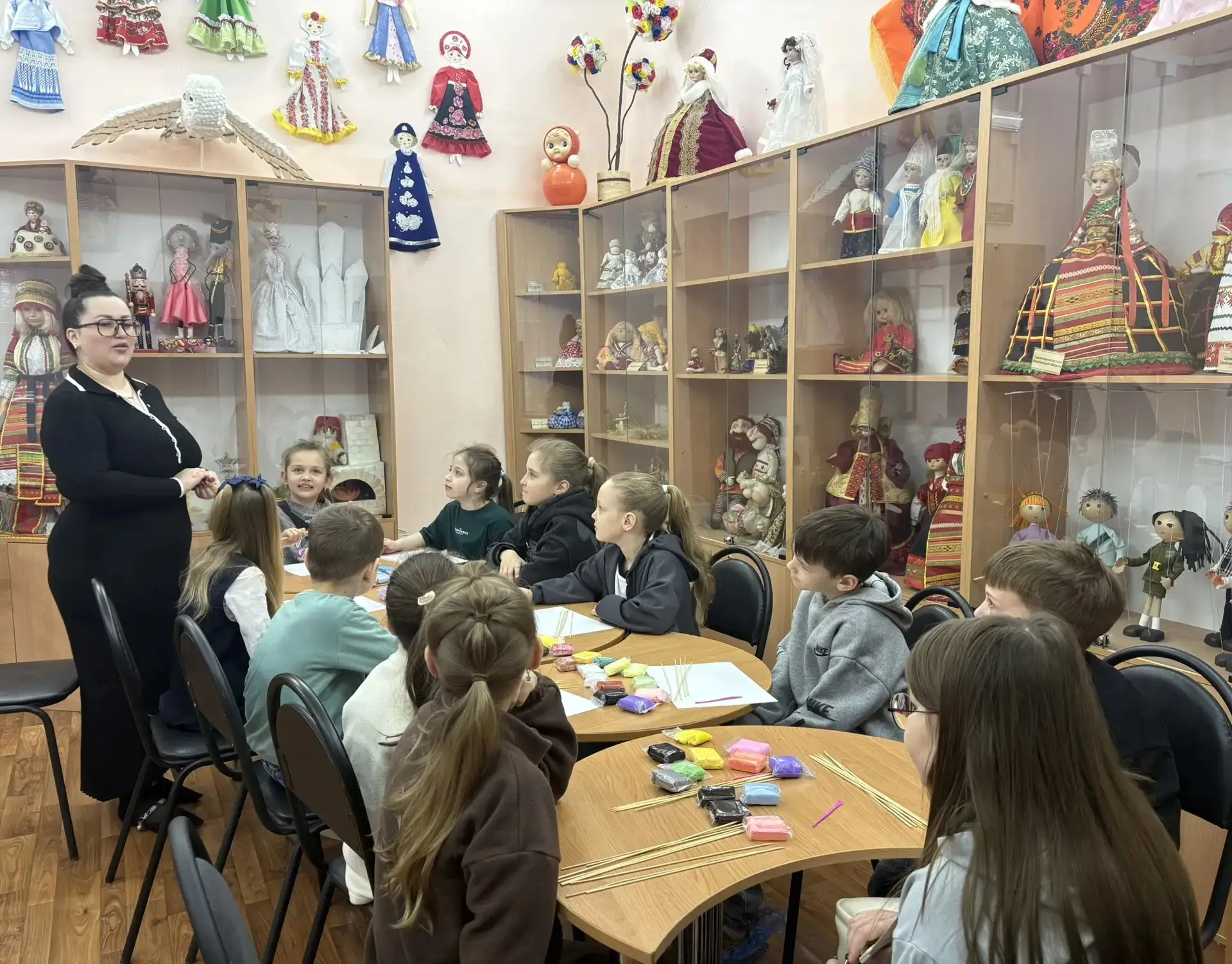 🌷 «Весенний  букет» 🌷      Ученики 1 «А» класса побывали в БЦВР на увлекательном мастер‑классе «Весе