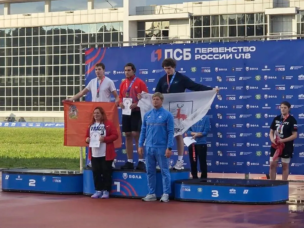 Каникулы — не время отдыхать, а время покорять вершины

💪 Поздравляем Артёма, ученика 11-Т класса, 