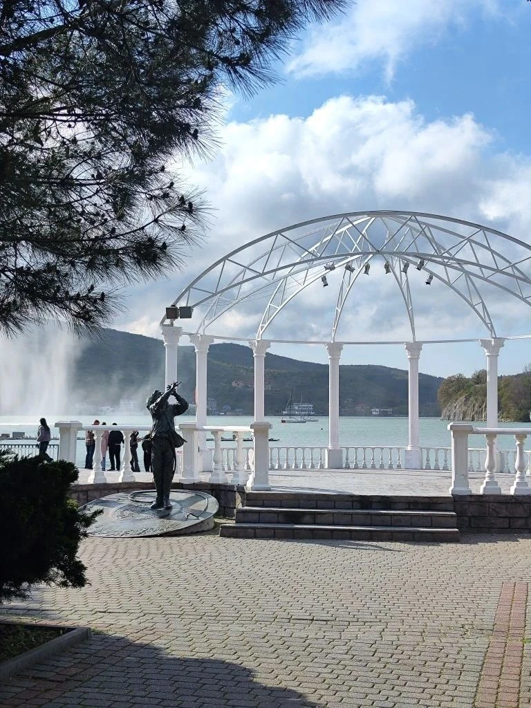 ✨ Время, проведенное на отдыхе, не считается потраченным!*✨

☝️ Особенно, если оно наполнено летними