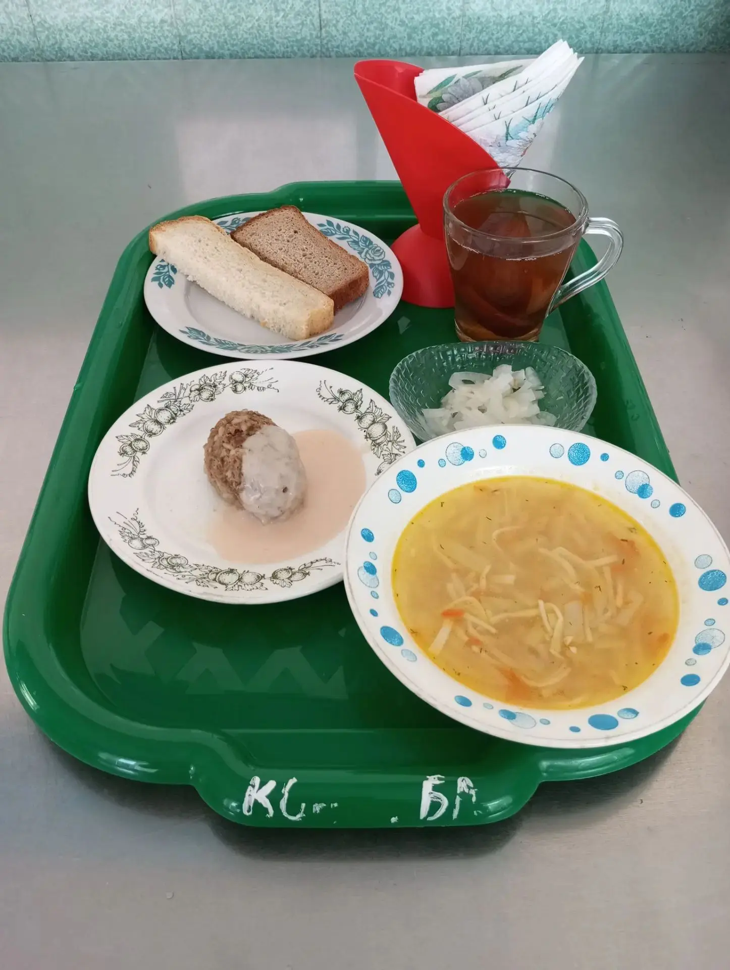 Вид питания обед:
Суп🍲 лапша домашняя, 
Голубцы ленивые, 
Салат луковый, 
Компот из смеси сухофрукт