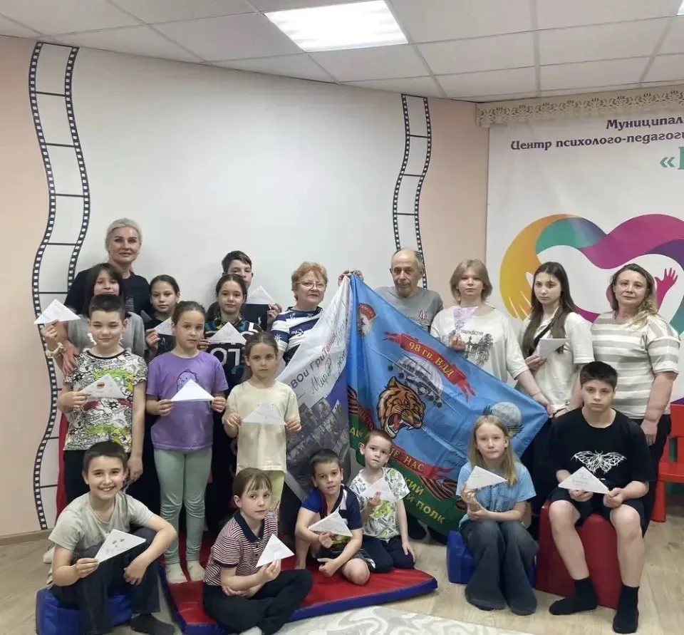 В МБУ Центр «Выбор» 10 мая состоялась встреча киноклуба, посвящённая теме подвига, чело...
