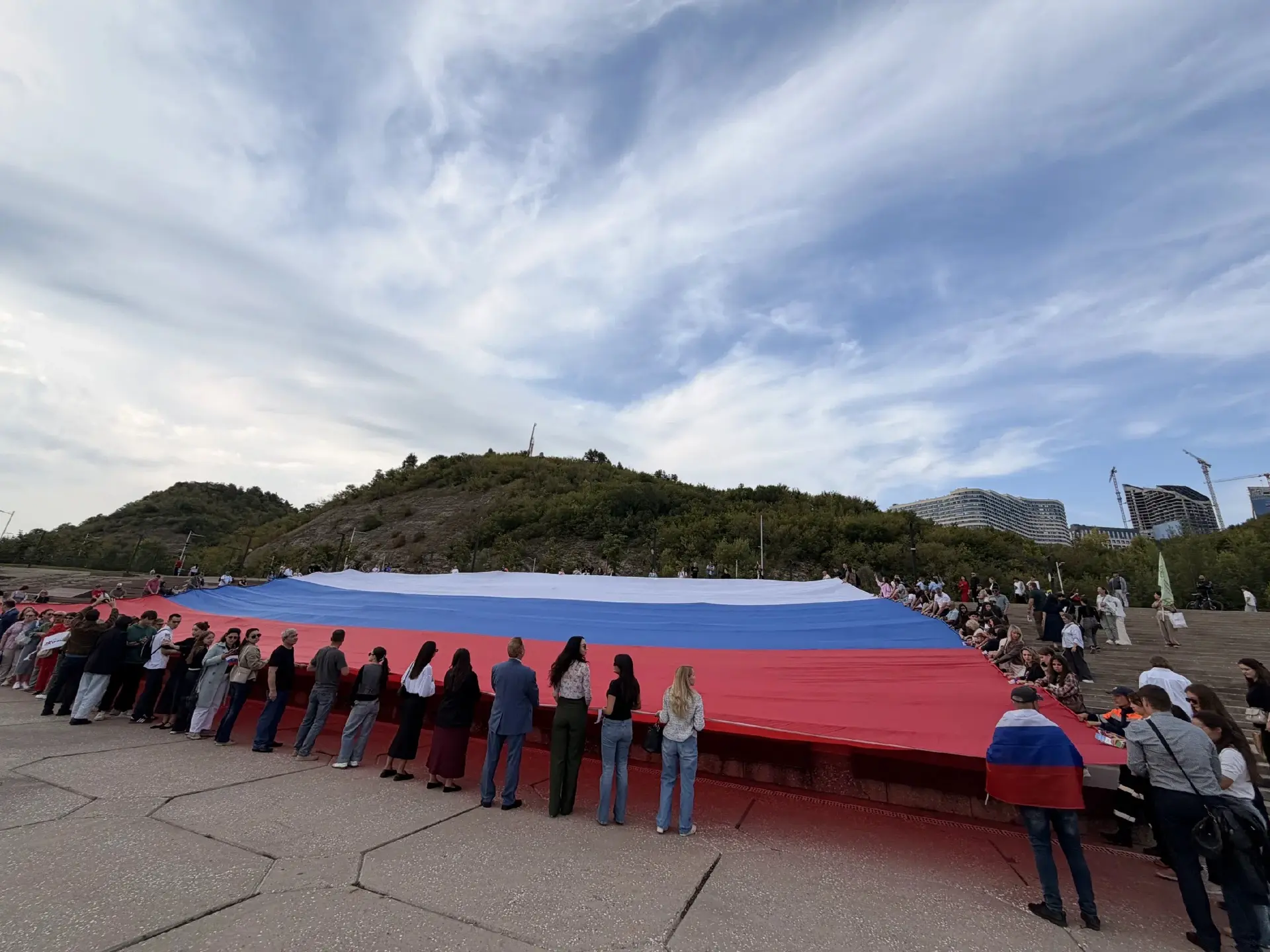 🇷🇺 Накануне Дня Государственного флага Российской Федерации на Набережной реки Белой ...