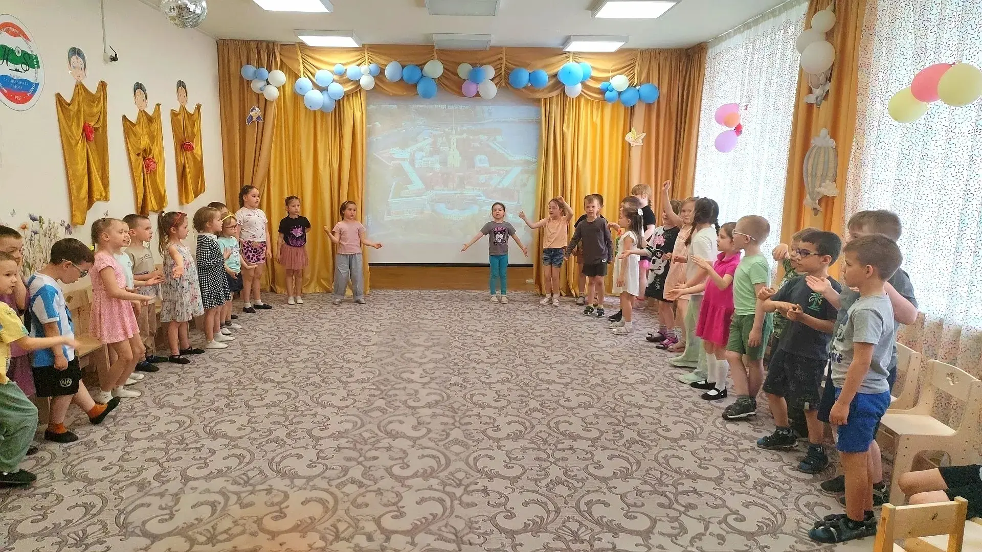 С Днём рождения, любимый Петербург!🎆🩷
На этой неделе в нашем дошкольном отделении прошла тематичес