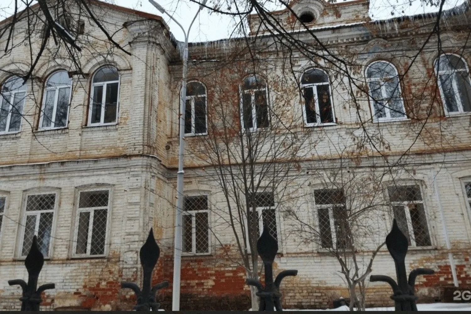 🏛 Историческое здание земской школы выставят на торги в Казани