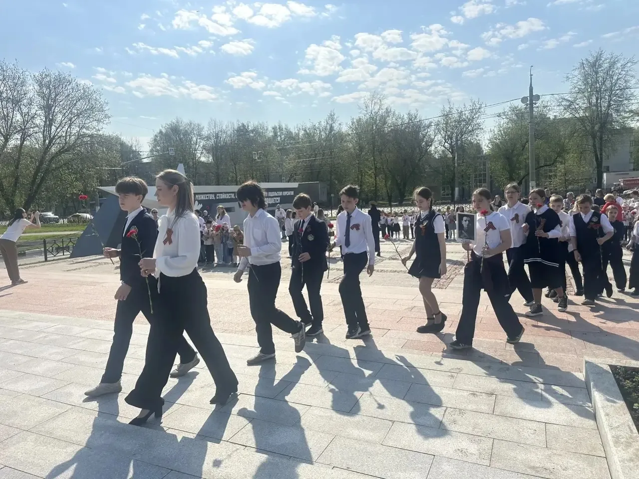 Никто не забыт: пятиклассники школы №18 вместе с родителями и партнёрами почтили память Подольских к