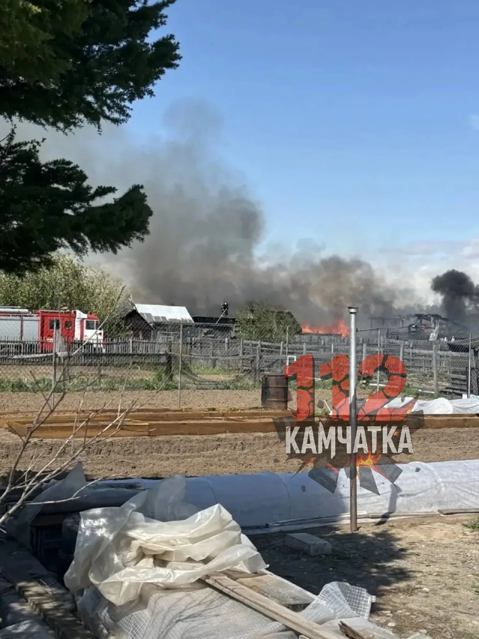 Дети спалили хозпостройки на СОТе в Елизовском районе? 

Во всяком случае, так утверждают очевидцы.
