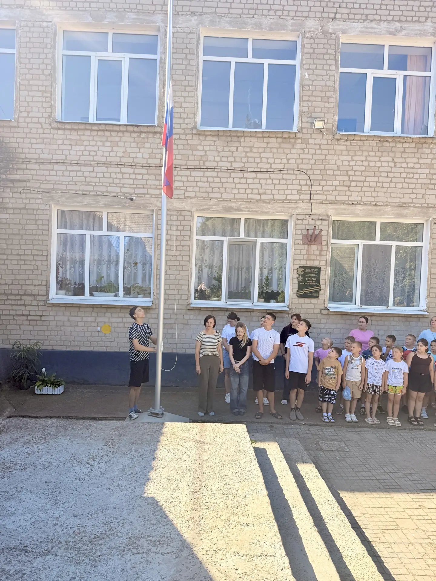 🎉 Новая неделя в лагере — стартовала ярко! 🎉

Традиционно начало недели у нас — с торжественного п