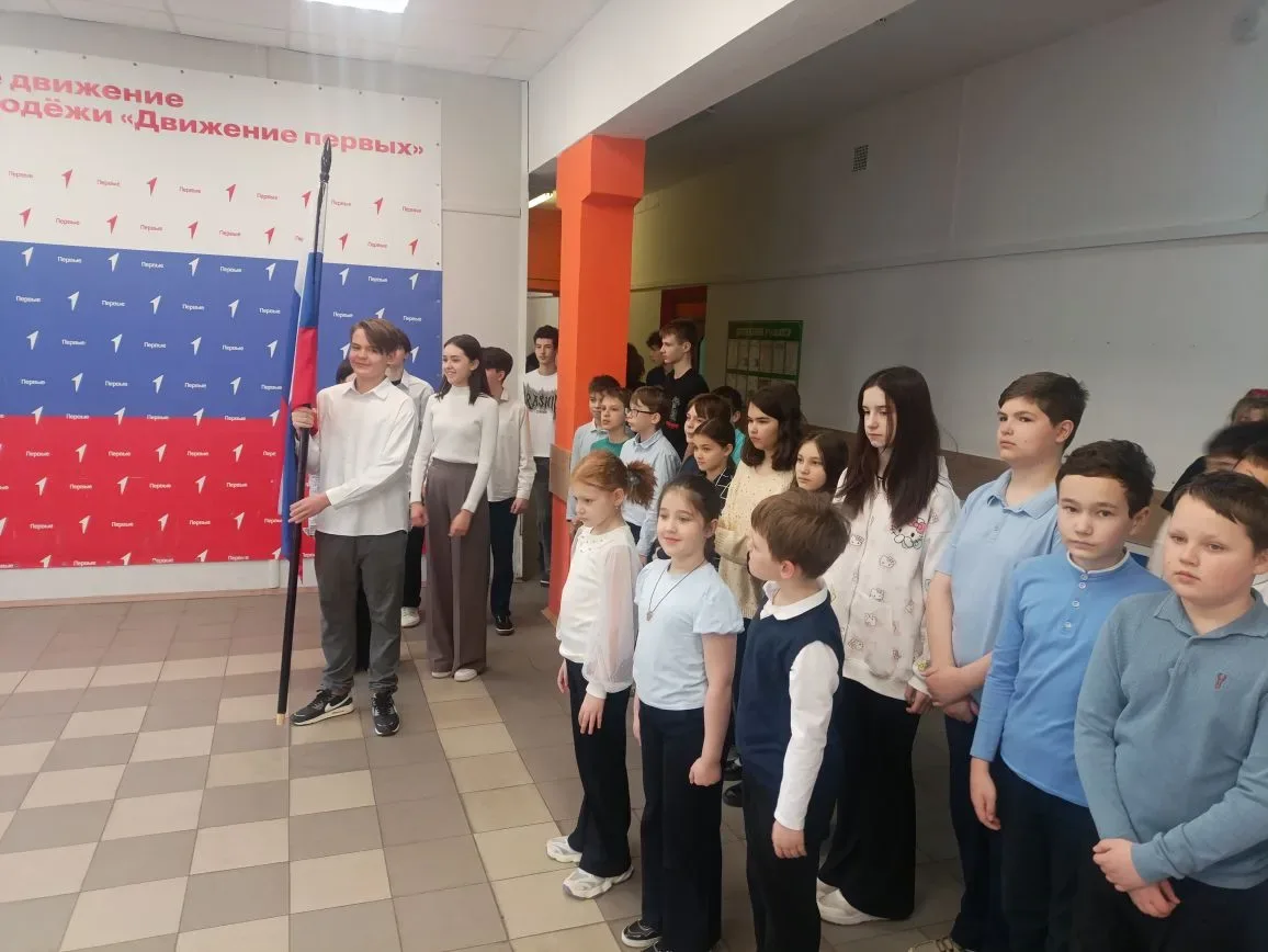 🌍 Маленькая батарейка — большой вклад в будущее!  ♻️ Сегодня утром в каждом корпусе наших ребят ждал