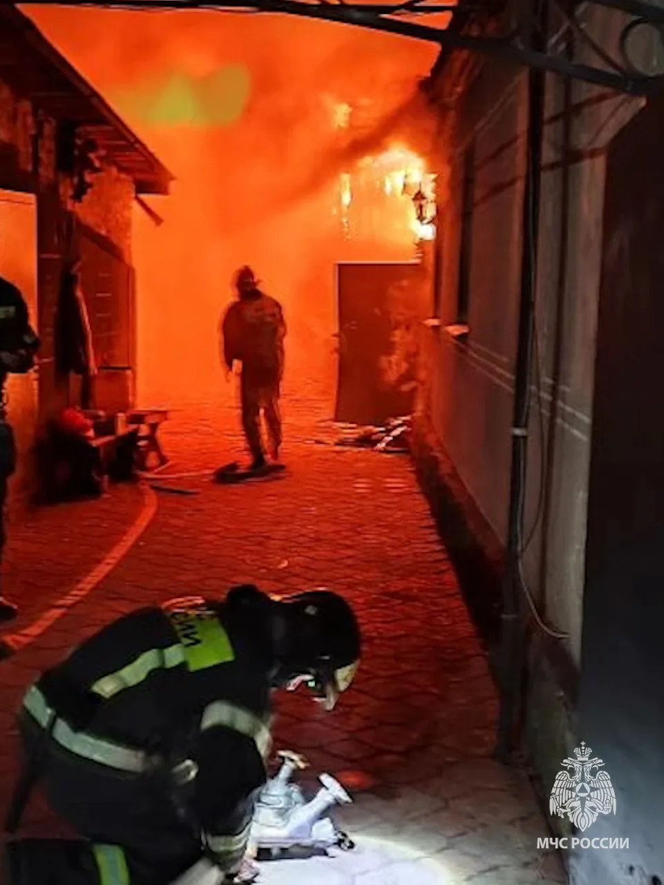 Сотрудники МЧС России ликвидировали пожар в Первомайском округе  Ночью в селе Калиново-Борщеватое пр