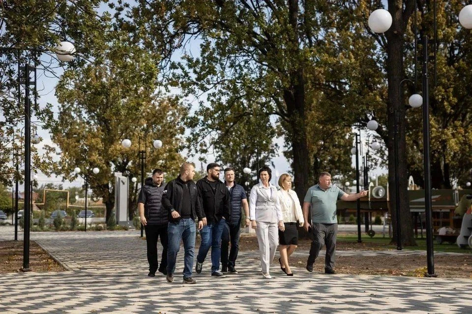 В Мелитополе проинспектировали ход благоустройства парка Участников СВО. Председатель г...