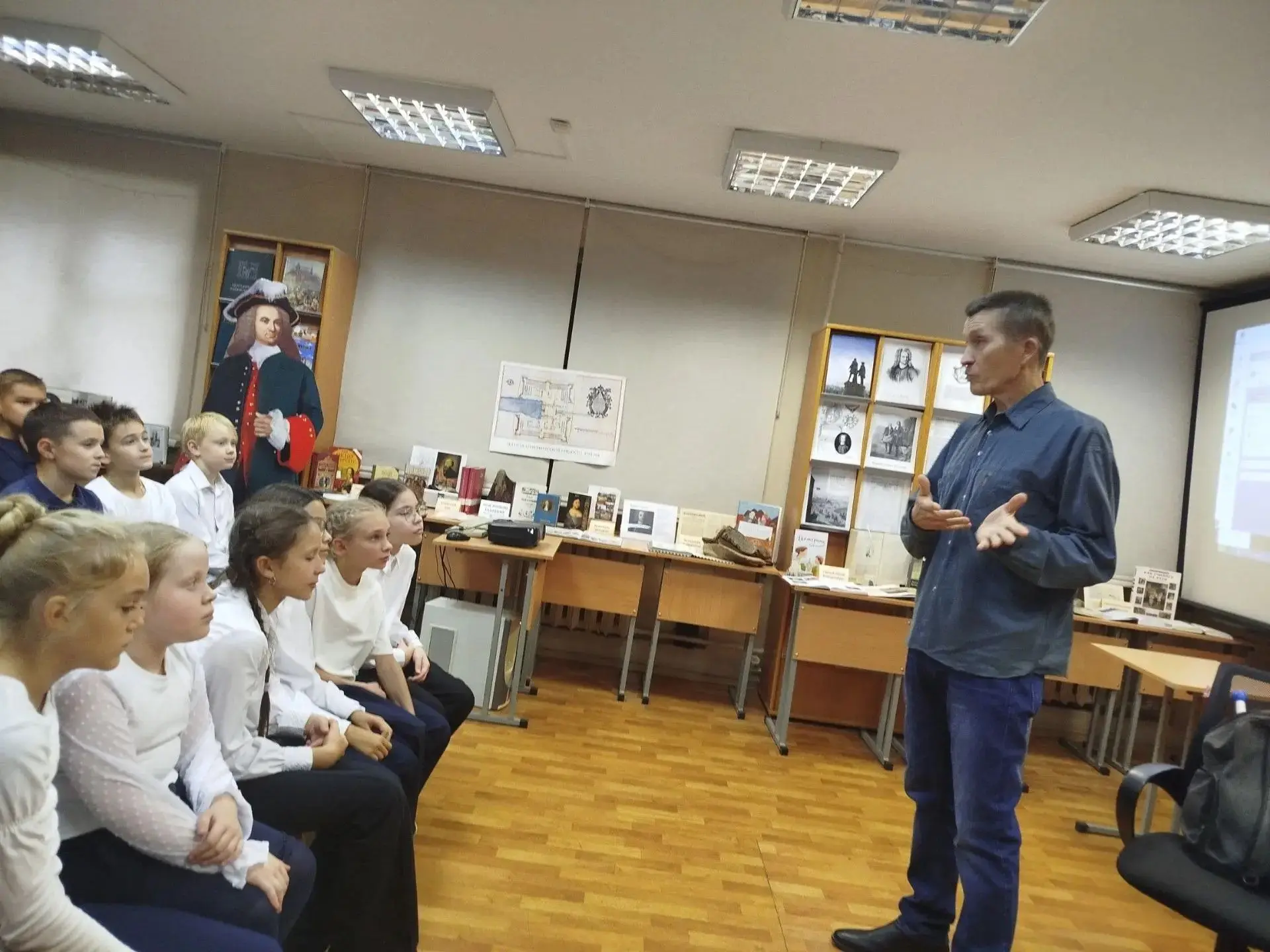 Сегодня ученики 4 "Б" класса встречались с замечательным уральским детским писателем Ол...