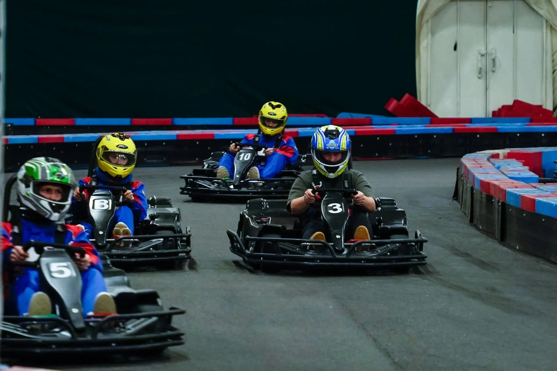 🏎 Универсанты провели традиционный турнир по картингу!