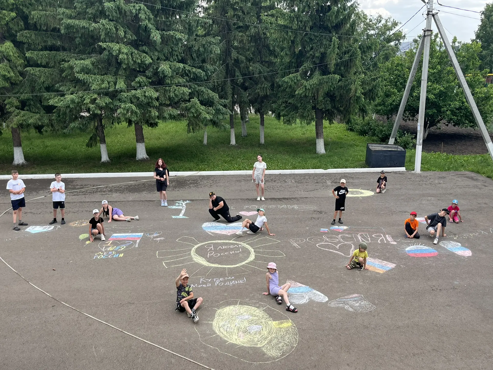 🎨 Рисунки, викторины и море позитива: наш День России удался на славу!🇷🇺

Сегодня было по-настоящ
