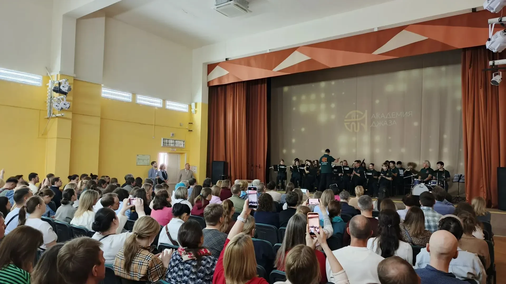День знакомства и новых надежд! 😊  Совсем недавно в ШИК 16 прошел День открытых дверей для будущих п