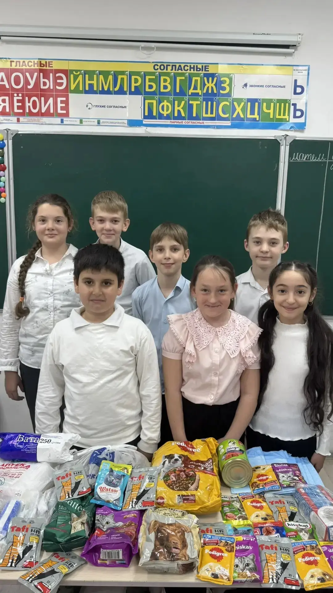 Юные орлята 3 «В» класса, в день Чистого четверга, собрали и отвезли гуманитарную помощь Афипскому п