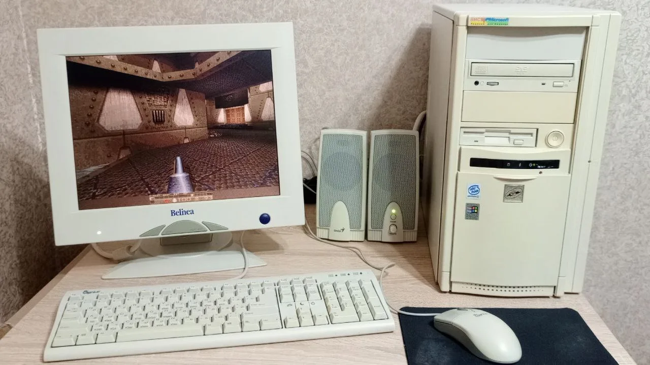 Мам, это для учебы.

🤩С первым компьютером, начало 2000-х