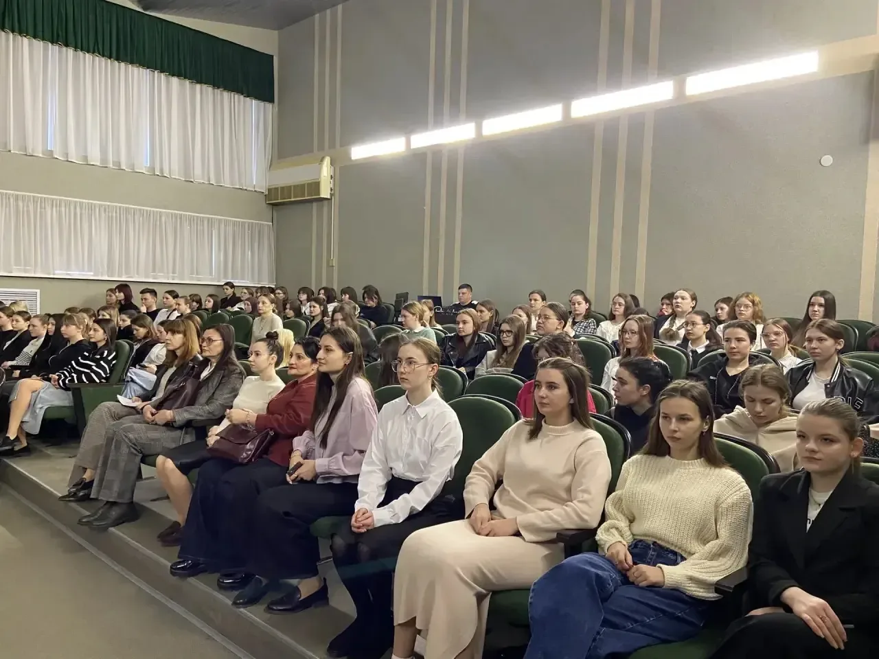 🇷🇺20 апреля начали рабочую неделю с проведения Торжественной линейки, посвященной церемонии вноса Го