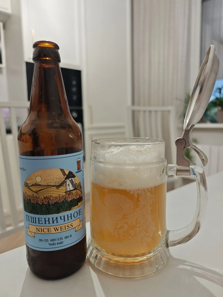 Nice Weiss из Костромы 
3,5 оборотиков 🌾🍺
Пиво верхового брожения, сварено в немецком стиле. Облад