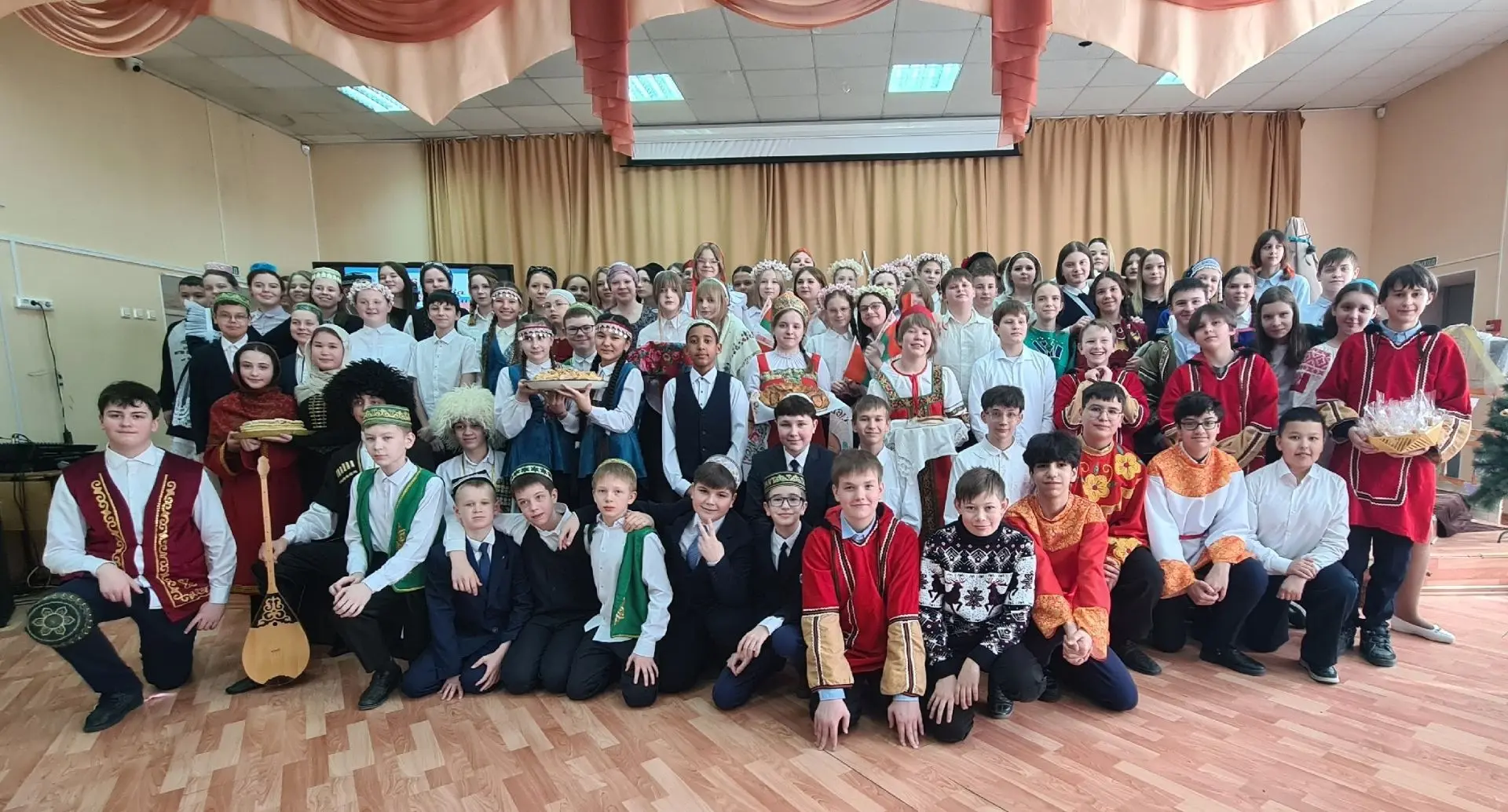 В лицее состоялся Фестиваль Дружбы народов!    В нашем лицее продолжаются мероприятия в рамках тради
