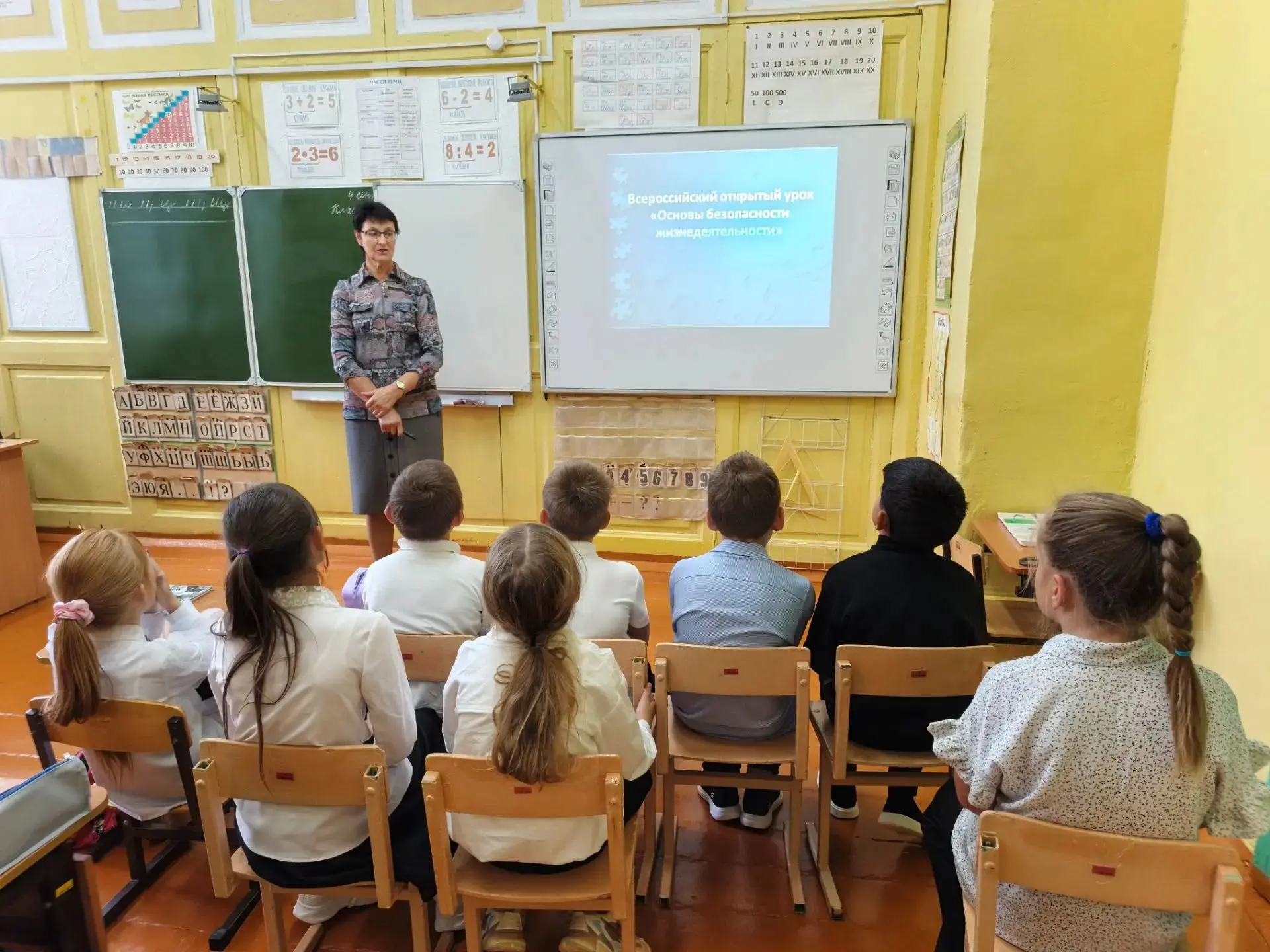 ⛔ 4 сентября в школе прошёл Всероссийский урок ОБЖ. Ребята вспомнили правила безопасног...