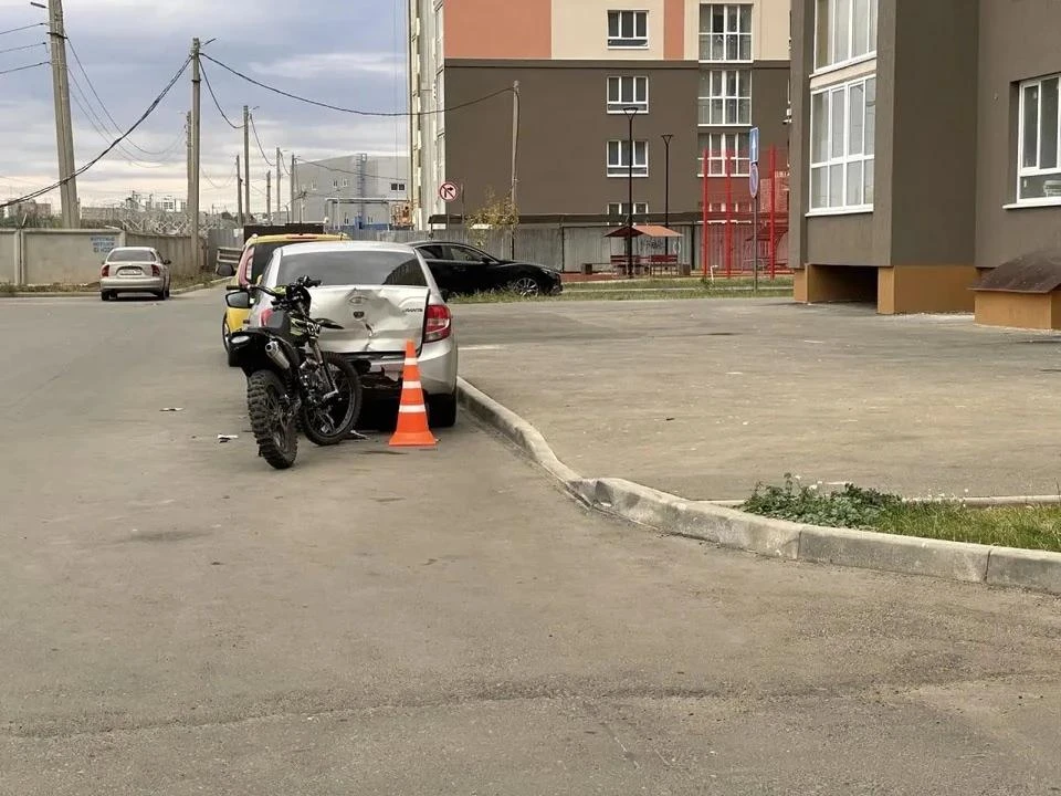 В Оренбурге подросток на байке влетел в авто