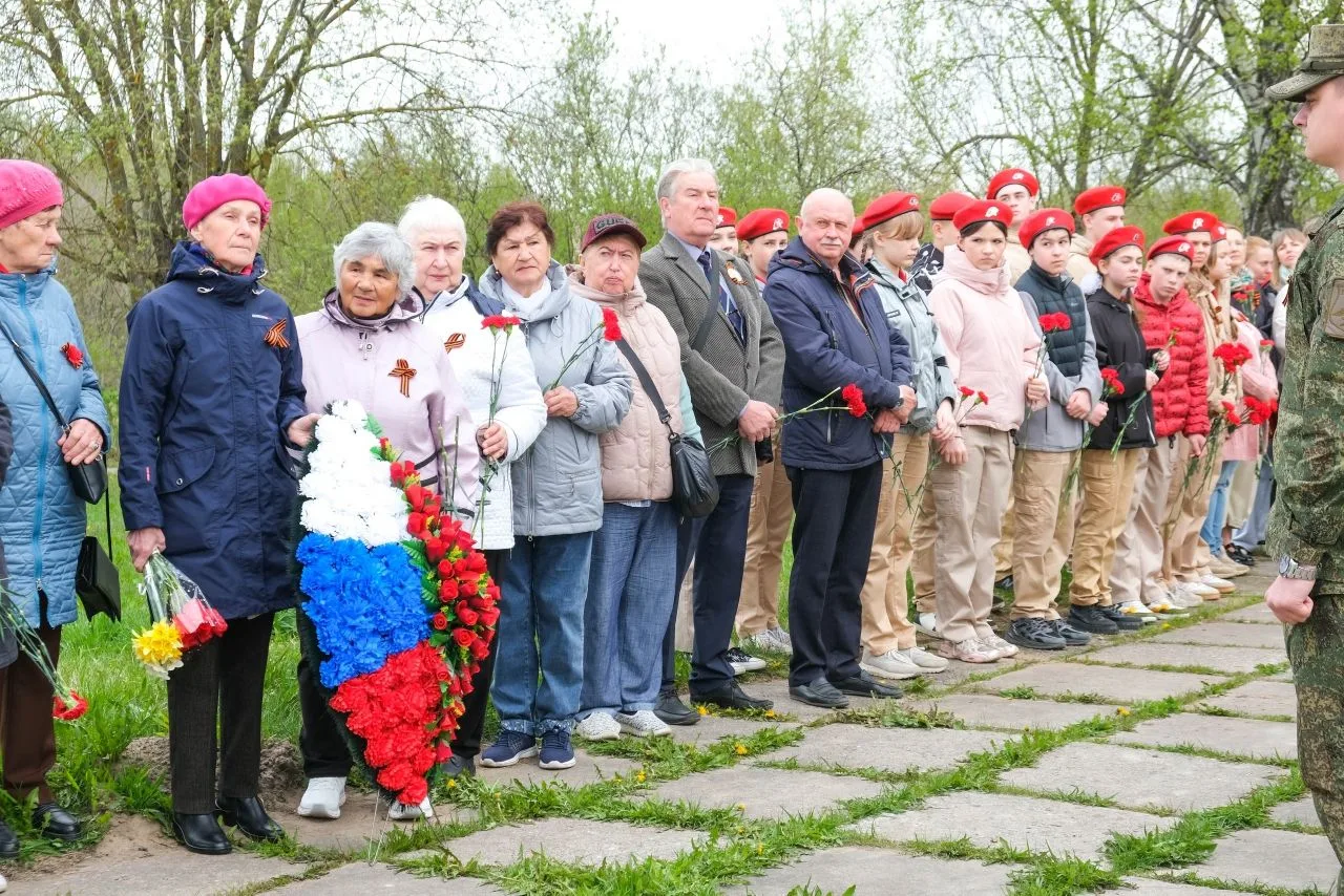 ПАМЯТЬ, КОТОРАЯ ЖИВЁТ В СЕРДЦЕ: НОВОГОРЕЛОВСКАЯ ШКОЛА НА ТОРЖЕСТВЕННОМ МИТИНГЕ КО ДНЮ ПОБЕДЫ    Нака