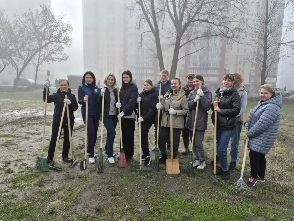🌿 Месячник благоустройства продолжается. Дружной командой делаем наш город чище и уютнее.