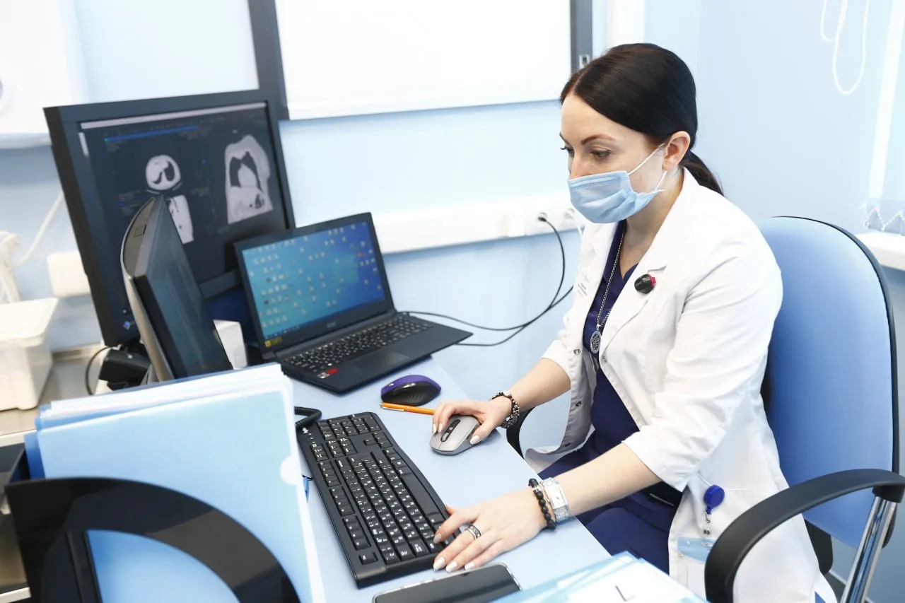 🧑🏼‍⚕️👩🏼‍⚕️За 14 лет по программе «Земский доктор/фельдшер» выплаты получили более 5 тысяч медраб